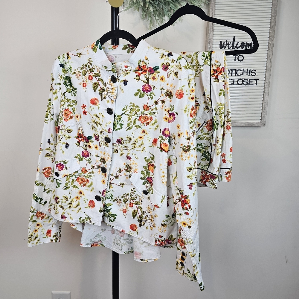 Disney's Alice Through the Looking Glass  Floral Jacket and Pants Size Large
